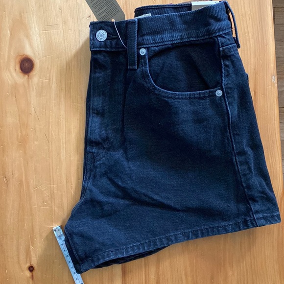 SALE! 🖤NWT: LEVI’S✨ Women’s High Waisted Mom Shorts - Size 27 - Picture 15 of 15